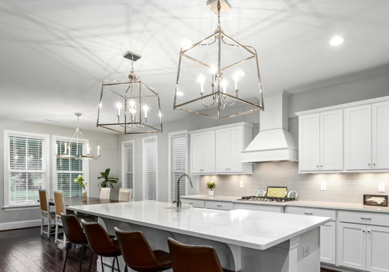 5 Stunning Pendant Lights for Kitchen Island (That wont break the bank)